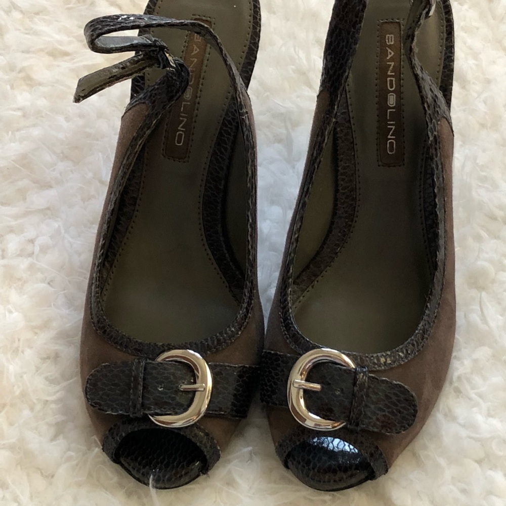 BANDOLINO Peep Toe Heels
